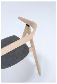 Lavica z dubového dreva so sivým sedadlom Gazzda Ava