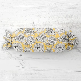Biante Vankúš valec bonbon Sandra SA-510 Pivonky na žltom 15x60 cm