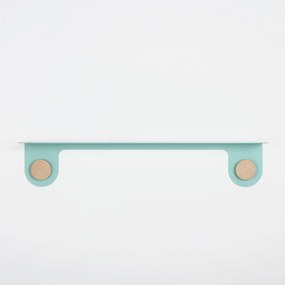 Nástenná zelená polica z ocele s detailom z dubového dreva s 2 háčikmi Gazzda Hook, dĺžka 70 cm