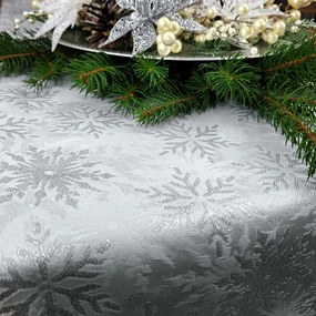 Vianočný behúň na stôl so striebornými snehovými vločkami