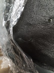 AKCIA Tmavo sivá zamatová stolička COMO s čiernymi nohami II. akosť