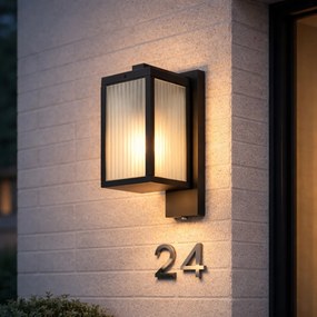 Vonkajšia nástenná lampa čierna s rebrovaným sklom a senzorom súmraku - Charlois
