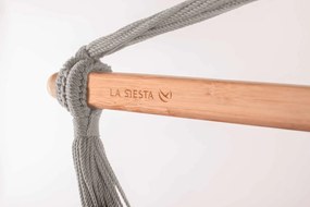 La Siesta DOMINGO COMFORT MODERN - závesné hojdacie kreslo vydrží  rozmary počasia aj intenzívne zaťaženie, látka: 100% polypropylén / tyč: bambus / otočný čap: nerezová oceľ