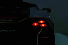 Ramiz Vozidlo Lamborghini Invencible Biela