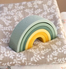 A Little Lovely Company - montessori stohovacia dúha - zelená a žltá