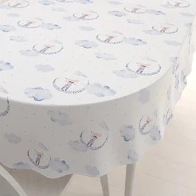 Biante Detský bavlnený oválny obrus Sandra SA-579 Myšky medzi modrými obláčikmi 60x100 cm