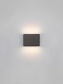 Minimalistické nastenné svietidlo Oti Hliník