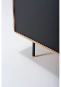 Nízka komoda z dubového dreva v čierno-prírodnej farbe 118x100 cm Fina – Gazzda