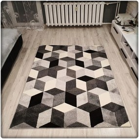 Dekorstudio Moderný koberec SUMATRA - Čierne kosoštvorce Rozmer koberca: 140x190cm