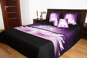 Čierno fialové prehozy s motívom lekna Šírka: 220 cm | Dĺžka: 240 cm.