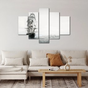 Obraz - Loď plávajúca po oceáne (150x105 cm)