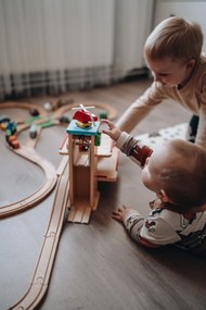 Maxim - Stanica s garážou a výťahom