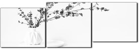 Obraz na plátne - Vetva eukalyptu v bielej váze na bielom pozadí - panoráma 5272QE (90x30 cm)
