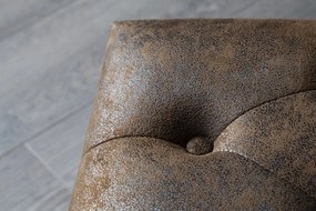 Taburet Chesterfield hnedý starožitný vzhľad