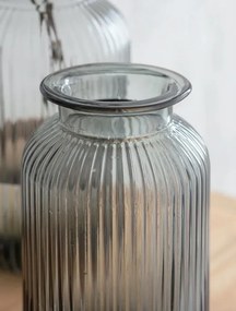 Garden Trading Sklenená váza Ribbed Smoke - malá