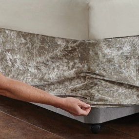 Béžový napínací zamatový poťah na rám postele 152x198 cm Crushed Velvet – Catherine Lansfield