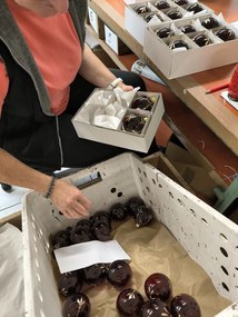 Bella Rose Sklenená vianočná ozdoba Guľa Ružová Lesk 2