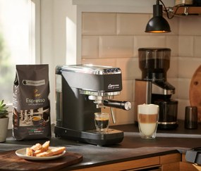 Pákový kávovar »Lapressa«, čierny