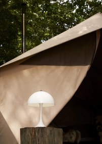Louis Poulsen Prenosná lampa Panthella 160 V3 Opal White