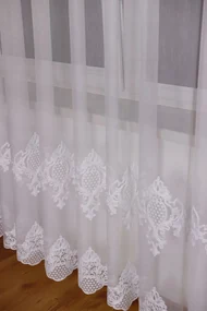 Dekorstudio Biela krajková záclona SELENE - vlastný rozmer Uchytenie závesu: Riasiaca páska 1, Šírka záclony: 100cm