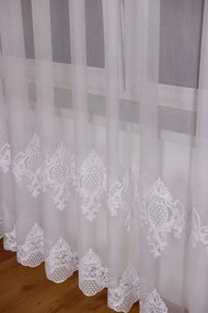 Dekorstudio Biela krajková záclona SELENE - vlastný rozmer Uchytenie závesu: Riasiaca páska 1, Šírka záclony: 50cm