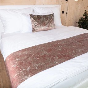Biante Zamatový prehoz/behúň na posteľ Isabela IBL-013 Gold Design staroružový 60x300 cm