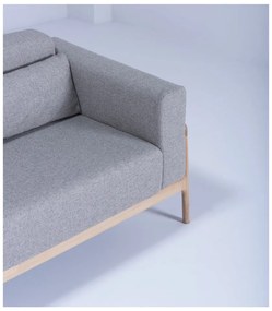 Sivá pohovka s konštrukciou z masívneho dubového dreva Gazzda Fawn, 210 cm