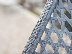 Svetlosivé závesné kreslo TROPIKAL s čiernym stojanom