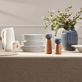 Mlynček z dubového dreva na korenie s antracitovým detailom z porcelánu Kähler Design Hammershoi, výška 13 cm