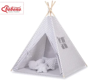 Bobono Sada MINI: Stan Teepee + podložka na hranie + dekoratívne pierka - vzor šedý kríž