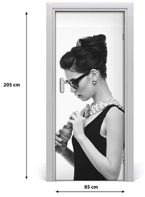 Fototapeta na dvere žena okuliare 85x205 cm