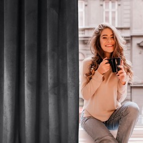 ZATEMŇOVACÍ ZÁVES NA PÁSKE ROSA 135X300 CM ČIERNA