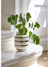 Biela kameninová váza s detailmi v striebornej farbe Kähler Design Omaggio, výška 20 cm