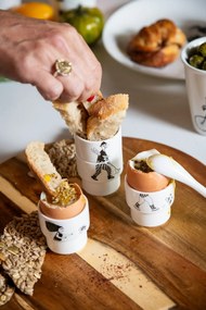 helen b Stojan na vajce Feeding the chicks – set 2 ks