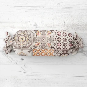 Biante Vankúš valec bonbon Sandra SA-416 Hnedé dlaždice s ornamentami na krémovom 15x40 cm
