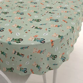 Biante Detský bavlnený oválny obrus Sandra SA-468 Medvedíkovia na motorkách na zelenom 60x100 cm