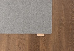 Koberec Agnella Morphic Blooms sivý