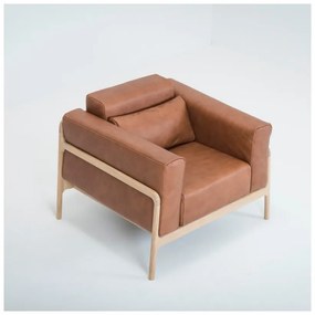 Koňakovohnedé kreslo z byvolej kože s konštrukciou z masívneho dubového dreva Gazzda Fawn