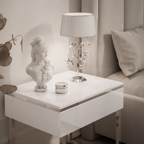 NOČNÝ STOLÍK NESSIE BIELY LESK + STRIEBORNÝ PODSTAVEC