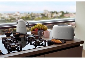 Matne biela rýchlovarná kanvica 1,7 l 50's Retro Style – SMEG