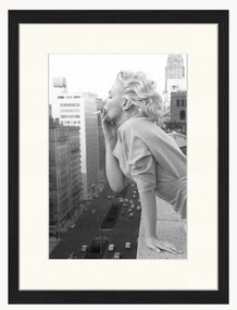Nástenná dekorácia v ráme Marilyn At The Ambassador Hotel New York