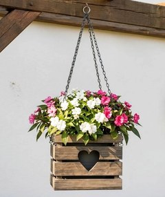 AMADEA Drevený závesný obal s kvetináčom so srdcom tmavý, 27x27x21 cm, český výrobok