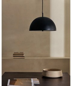 Čierne závesné svietidlo s kovovým tienidlom ø 39,5 cm Catlar – Kave Home