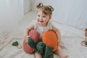 Detský vankúšik Cathy the Carrot – Lorena Canals
