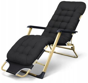 Záhradné lehátko zlatej farby s čiernym vankúšom