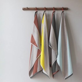 Žltá froté osuška z bio bavlny 70x133 cm Diagonal - Mette Ditmer Denmark