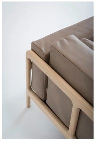 Svetlohnedé kreslo z byvolej kože konštrukciou z masívneho dubového dreva Gazzda Fawn