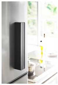 Čierny magnetický držiak na kuchynské fólie YAMAZAKI Tower