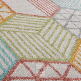 Pestrofarebný koberec s geometrickými vzormi