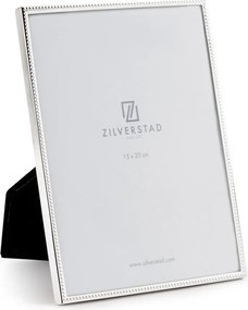 Kovový stojací rámček v lesklej striebornej farbe 16x21 cm Sweet Memory Pearl – Zilverstad